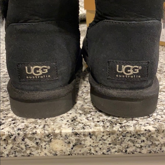 Ugg Short Bailey Button Boot - Picture 6 of 6
